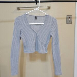 SHEIN Essnce light gray Heathered Knit Surplice Neck Cropped Tee size XS
